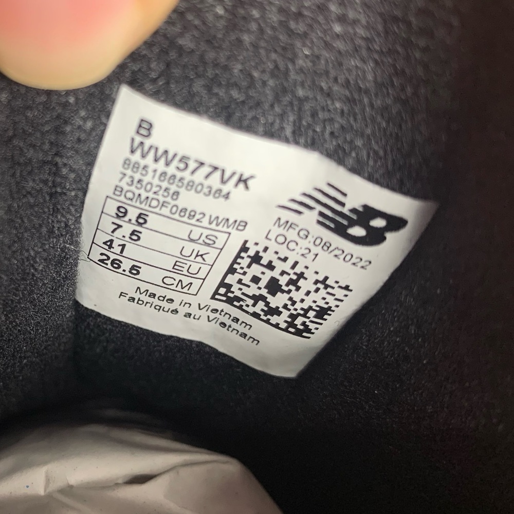 NEW New Balance Women's 577 V1 Hook and Loop Walking Shoe in Black Size 9.5M - Picture 8 of 9